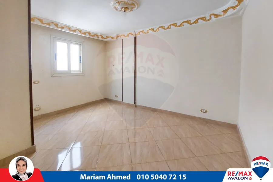 شقة للإيجار 120م كامب شيزار(خطوات من البحر)