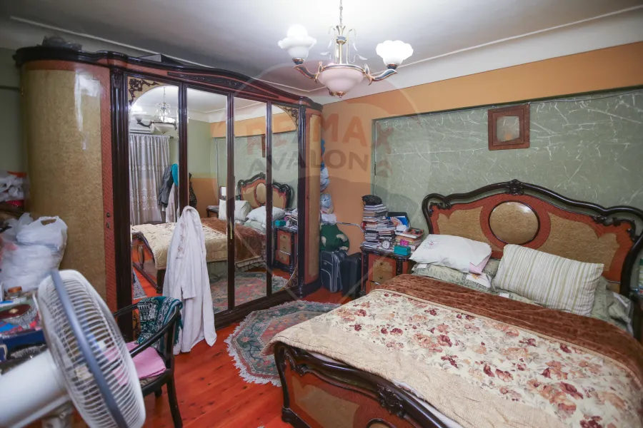 شقة للبيع 300 م سيدي جابر (خطوات من البحر)