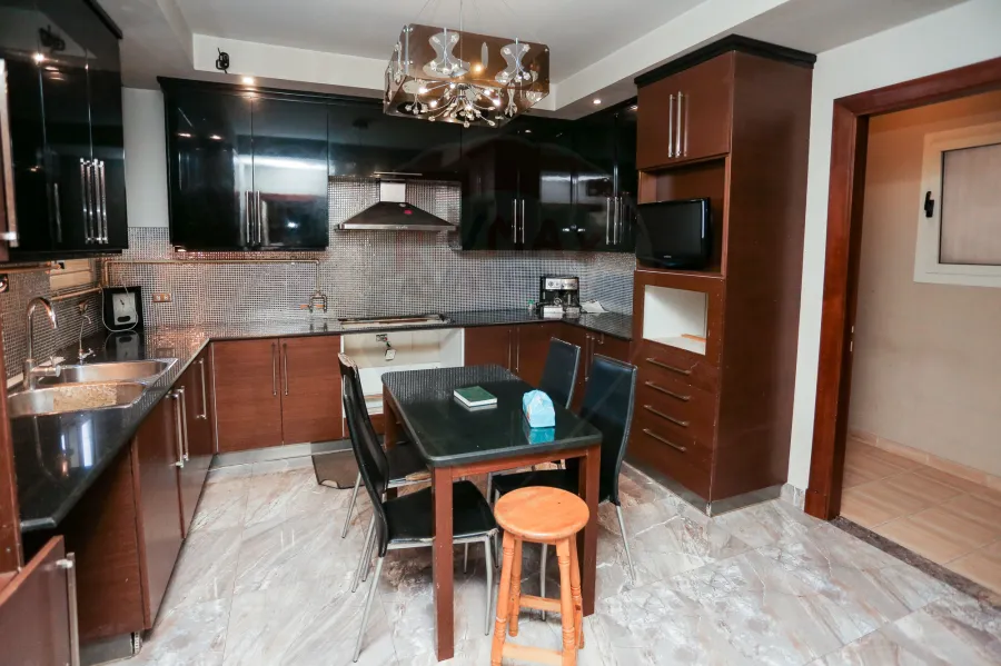 شقه للبيع  300 م كفر عبده ( خطوات من حديقه اللنبي )