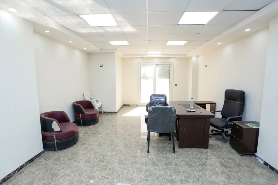 مسطح إداري للإيجار 550م وابور المياه (خطوات من ميدان أحمد الزويل)