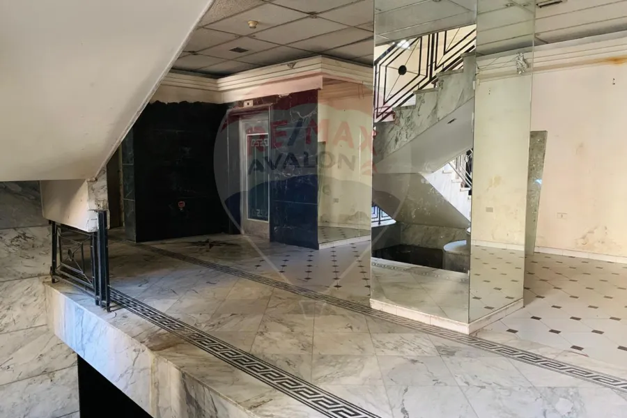 مول تجاري للايجار  جليم (خطوات من الترام )