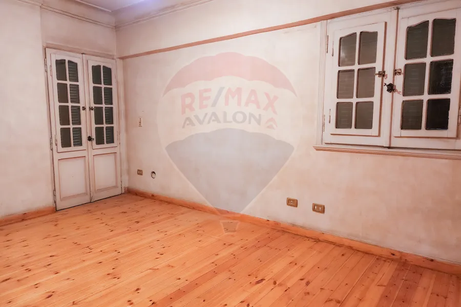 شقة للإيجار 130 م سموحة (ش النصر)