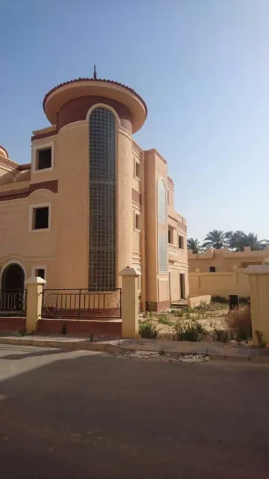 توين هاوس للبيع 305 م كينج مريوط  ( كومباوند العروبة)