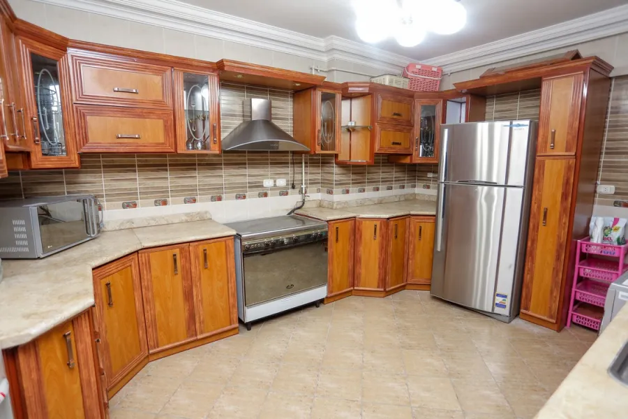 شقة للبيع 260 م سابا باشا (على البحر مباشرة)