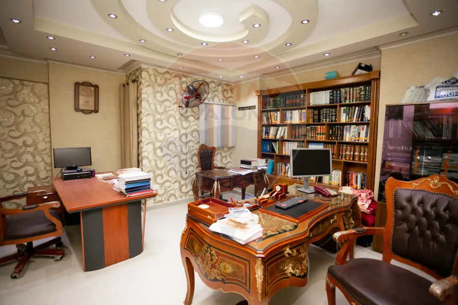 مقر اداري للبيع 110 م محرم بك (ش الرصافة )