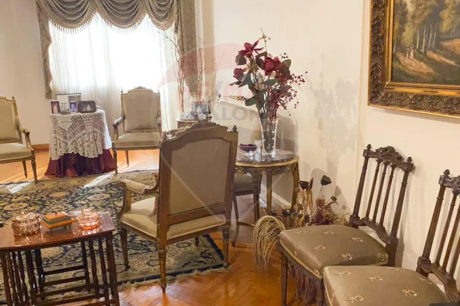 شقة للإيجار 250 م جناكليس (ش أبوقير مباشرةً)