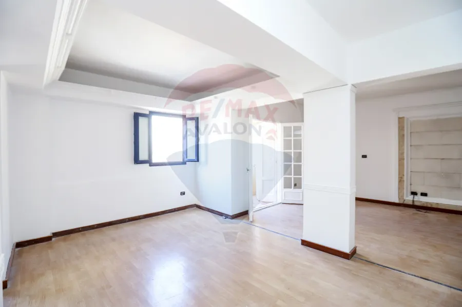 شقه دوبليكس للبيع 230 م السرايا (خطوات من البحر)