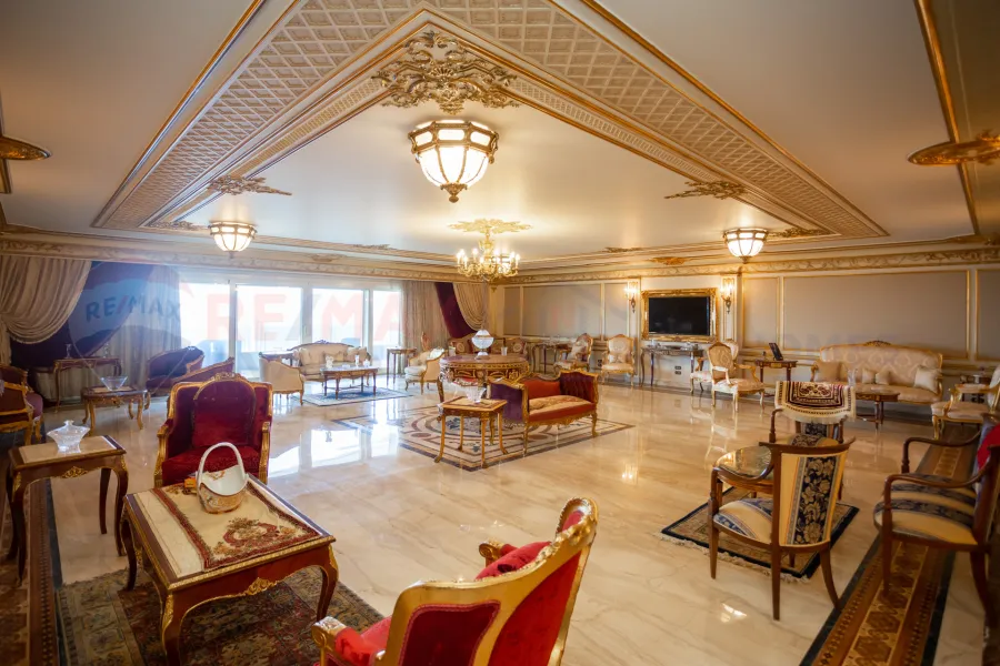 شقة للبيع 600 م سان ستيفانو (على البحر مباشرة - برج النحاس)