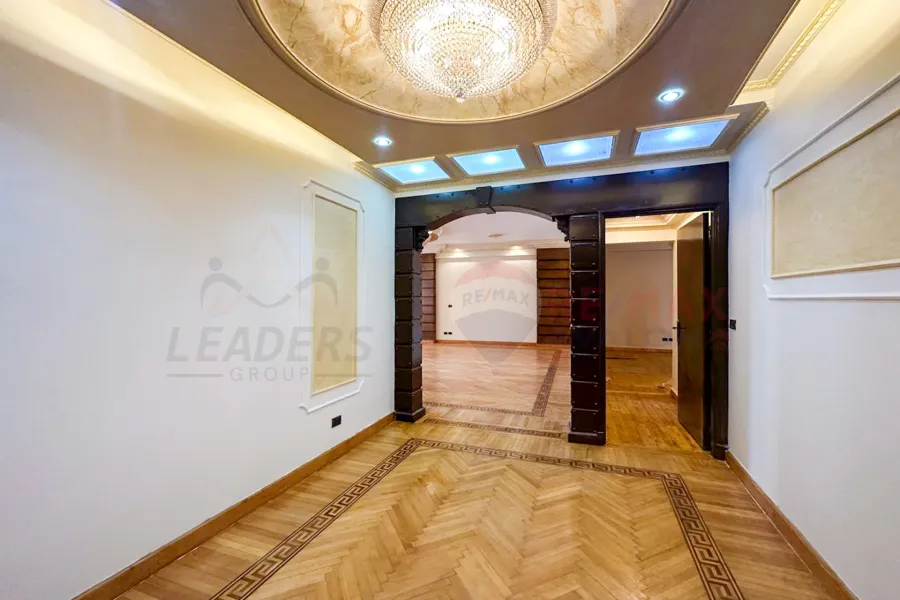 شقة للبيع 230 م لوران (ش أبوقير)