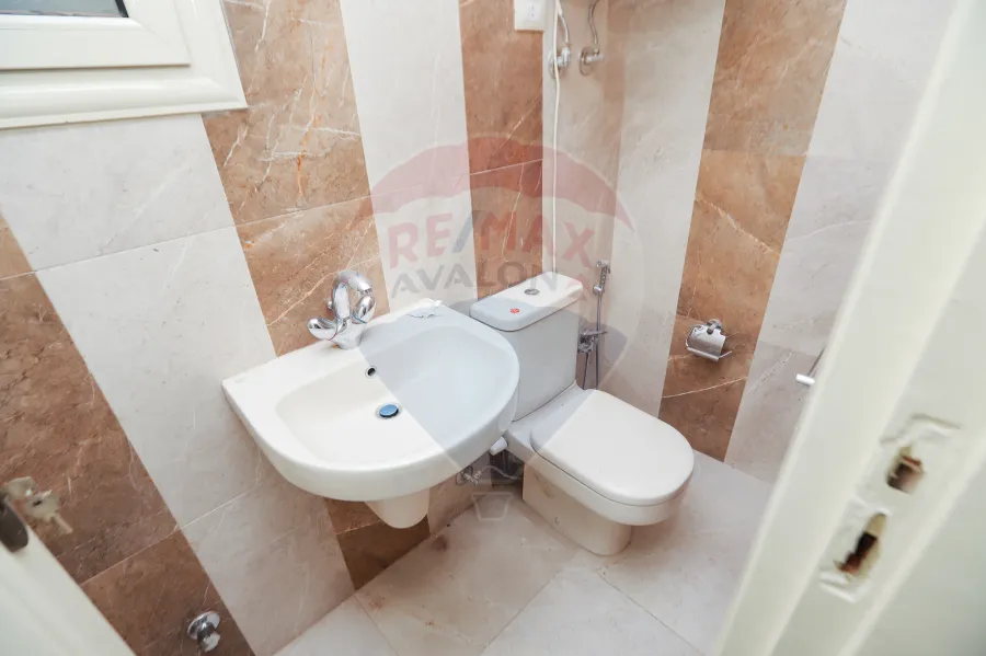 Administrative Unit for rent 185 m Louran (El Eqbal Directly on The Teram)