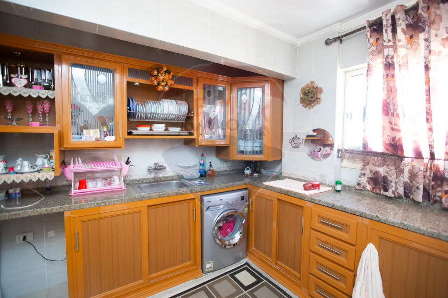 شقة دوبلكس للبيع 230م سبورتنج (خطوات من ش ابو قير)