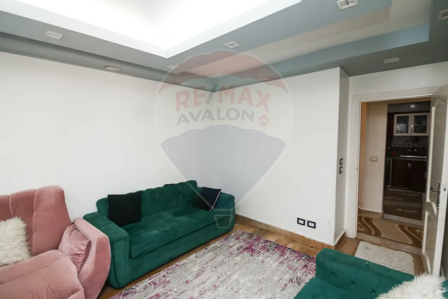 شقة للبيع 165 م الازاريطة (خطوات من الترام)