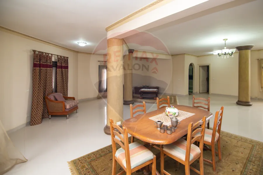 Villa for sale (next to the tourist banks - kilometer 42) 3050 m