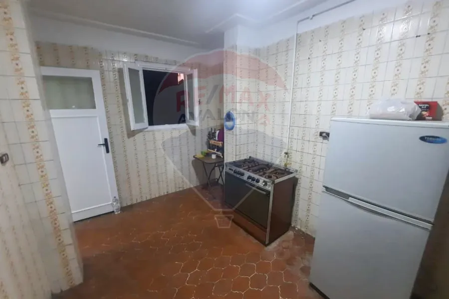 شقة للبيع 160 م كفر عبده  (ش ميناء )