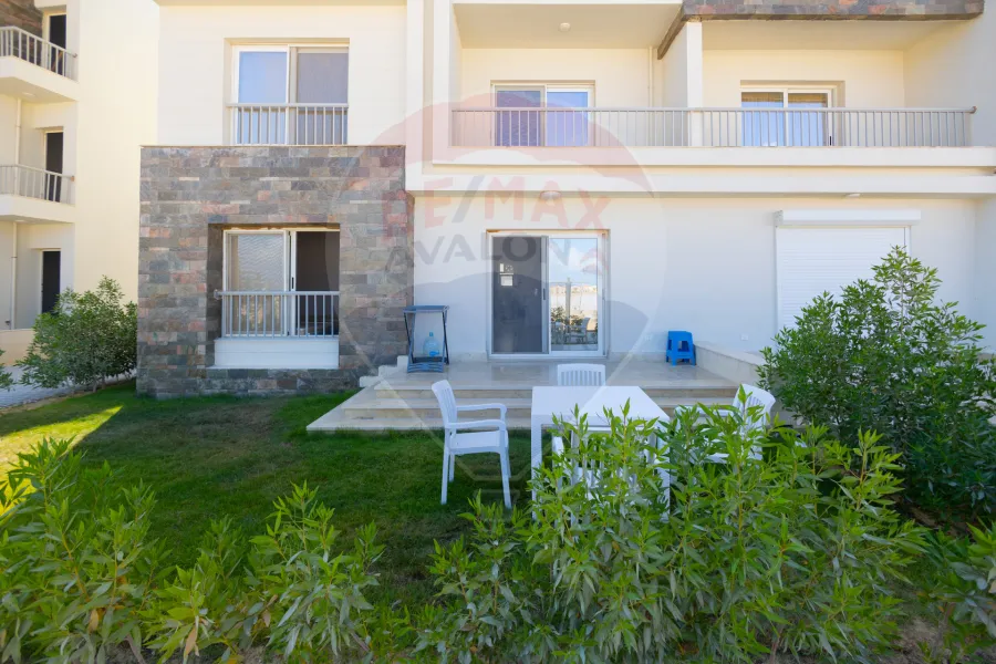 شاليه ارضي مفروش للبيع (سي فيو - رأس الحكمه) 120 م