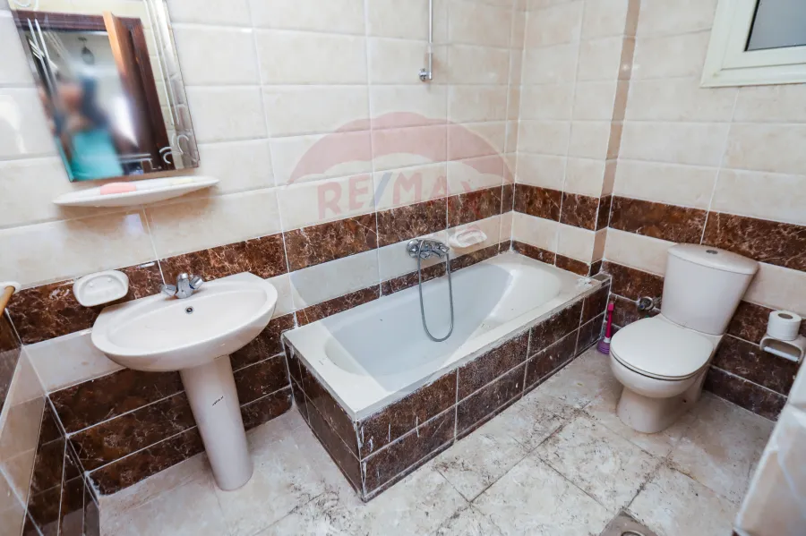 Apartment for sale 160 m Sidi Gaber (El-Mosher St Steps From Sea -Tram Station)