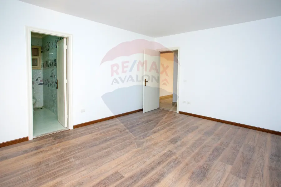 شقة للبيع 199 م سموحة أبراج الصيادلة)