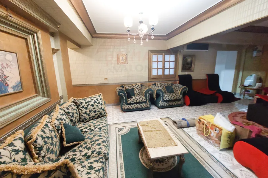 شقة للإيجار المفروش  150 م سموحة (خطوات من ميدان فيكتور عمانويل)