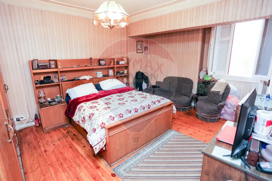 شقة للبيع 205 م صافى كفر عبده ( خطوات من سانت جينى )