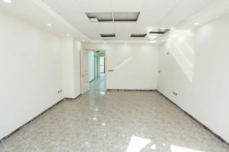 مسطح إداري للإيجار 550م وابور المياه (خطوات من ميدان أحمد الزويل)