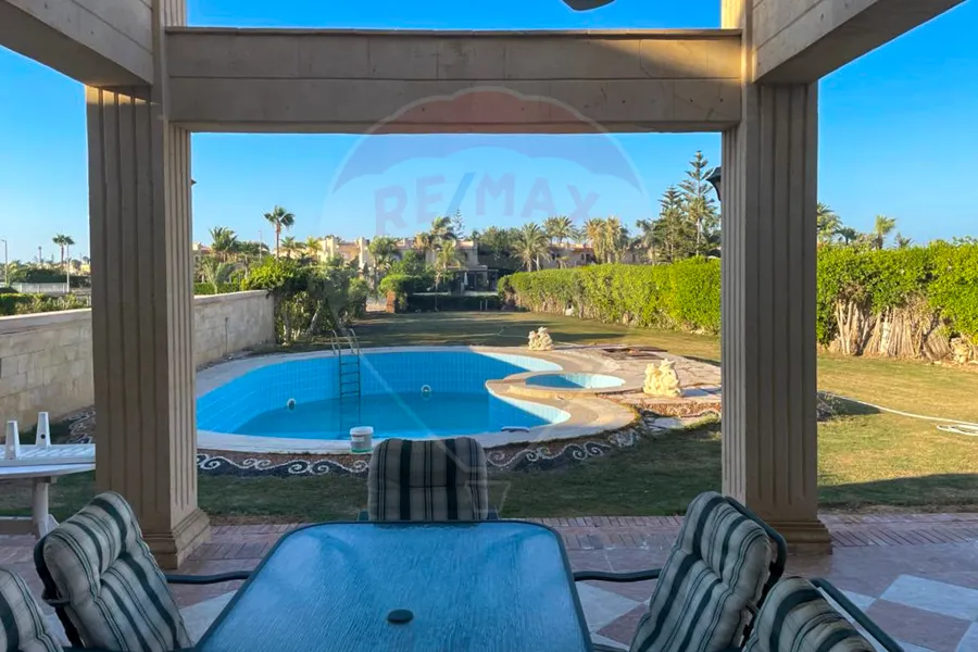 فيلا ستاند الون للبيع (مارينا 6) 1,600 م