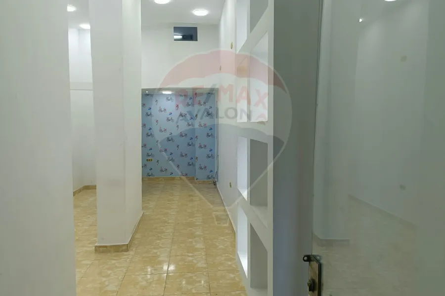 محل للبيع 28 م كفر عبده (خطوات من ش ابو قير)