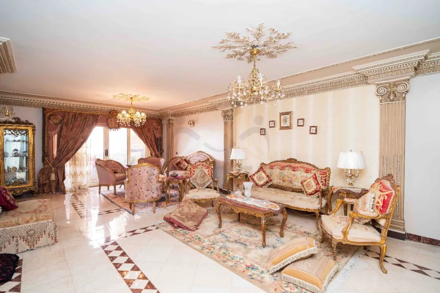 شقة للبيع 310 م كامب شيزار (جانبي البحر)