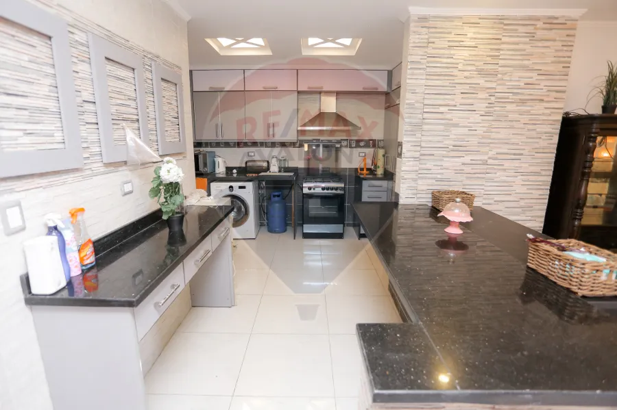 (شقة للإيجار 215 م العصافرة (أول نمرة من البحر