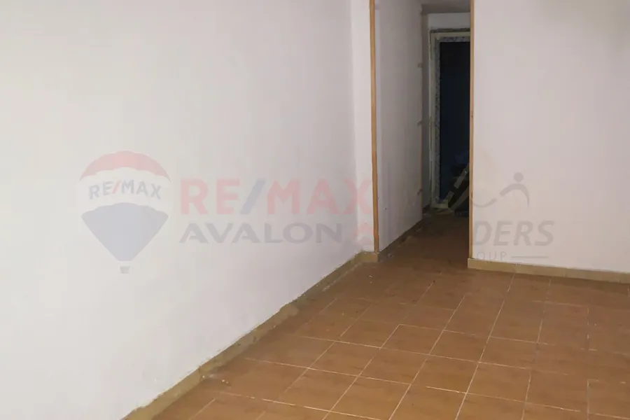 مقر إداري للايجار 180 م كامب شيزار (متفرع من ش بور سعيد)