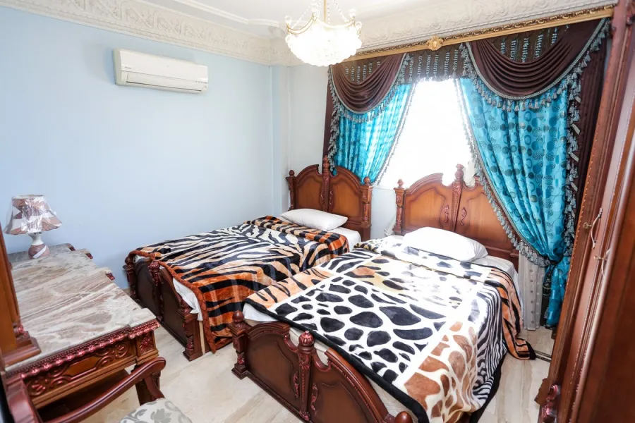 شقة للبيع 260 م سابا باشا (على البحر مباشرة)