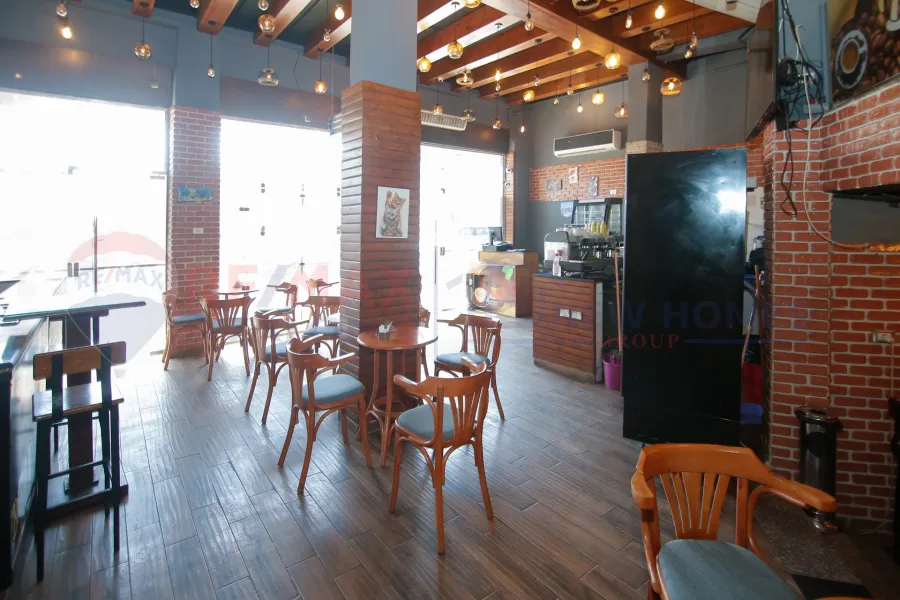 محل + صندرة للبيع  150 م الازريطة (بجوار كلية الطب)