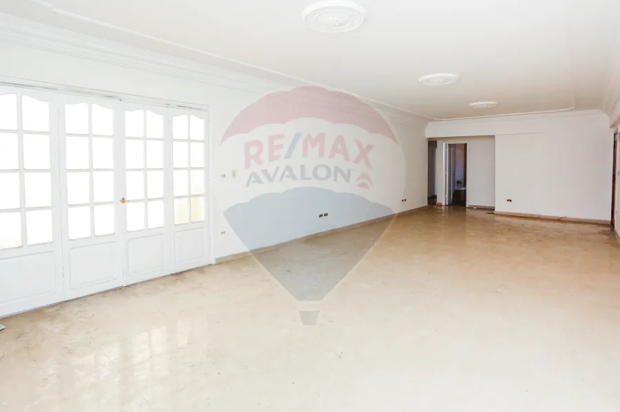 شقة للبيع 190م جليم (شارع ابوقير الرئيسي)