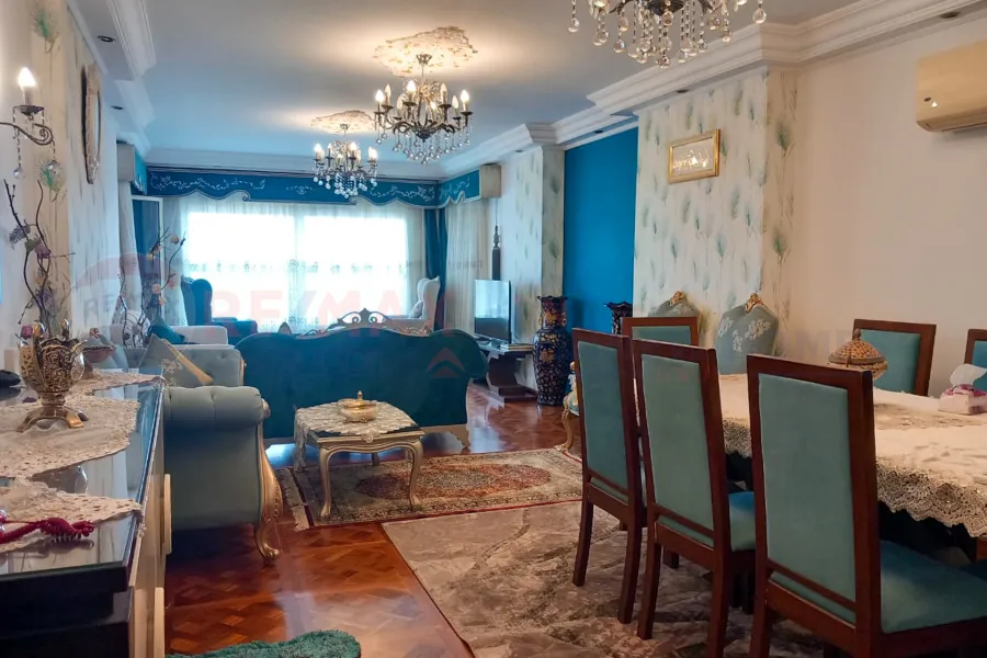 شقة للبيع 160 م بحري ( علي البحر مباشرة )