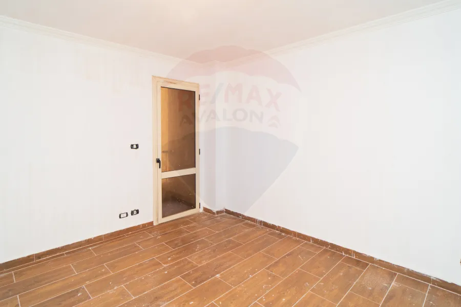 Apartment For Sale 170 m Elmontazah (Al Malik St.- Royal Plaza Compound)