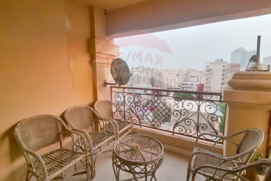 شقة للبيع 200 م ستانلي (خطوات من البحر)