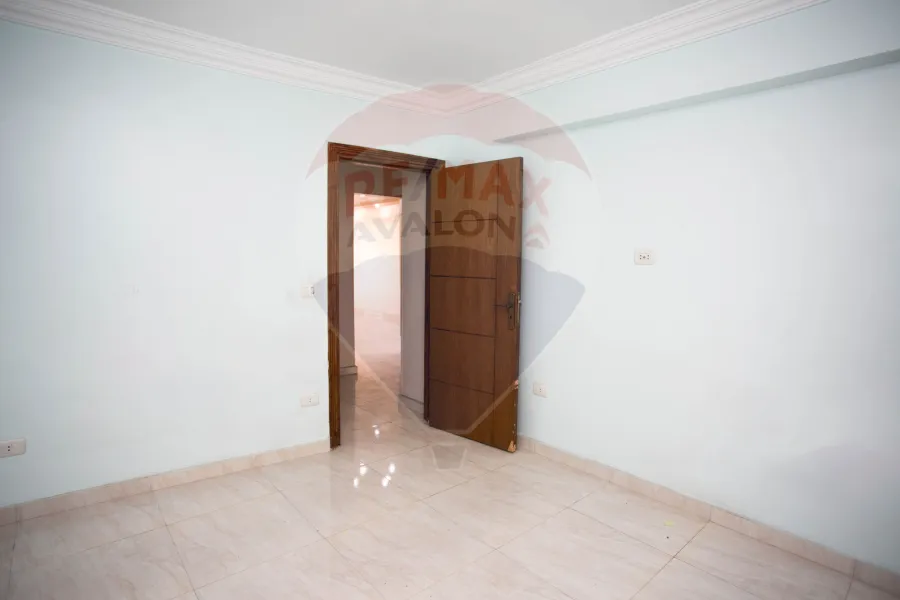 شقة للبيع 160 م ميامي (متفرع من ش جمال عبد الناصر)