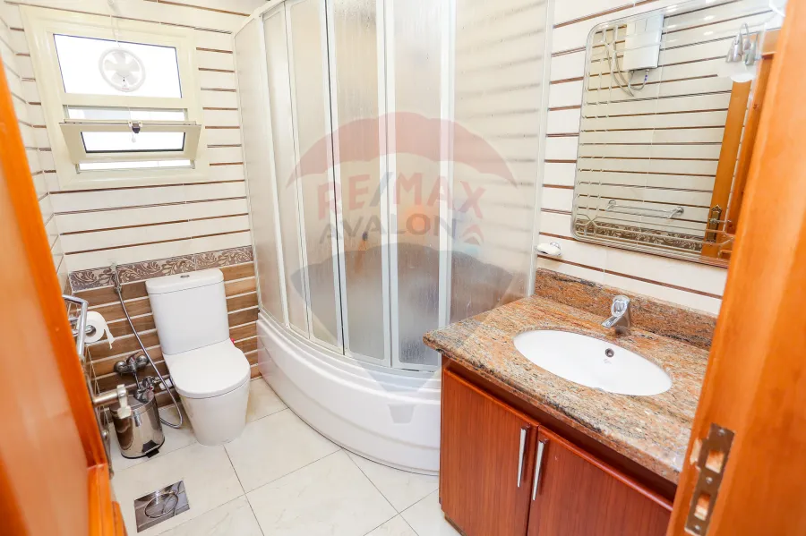 شقة للبيع 195 م زيزينيا ( ش مصطفي عبد الرازق  )