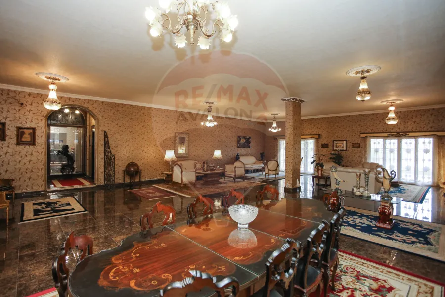 فيلا للبيع 4,000 م كينج مريوط (أمام كومباوند كينج هايتس)