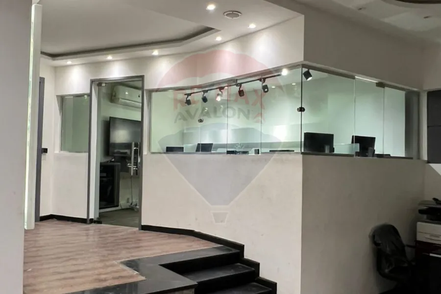 Administrative unit for sale 290 m Al-Iqbal (in front of Victoria College School)