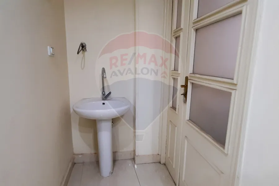 Medical center for rent 450 m Al-Hanoville (Alexandria Matrouh Road)