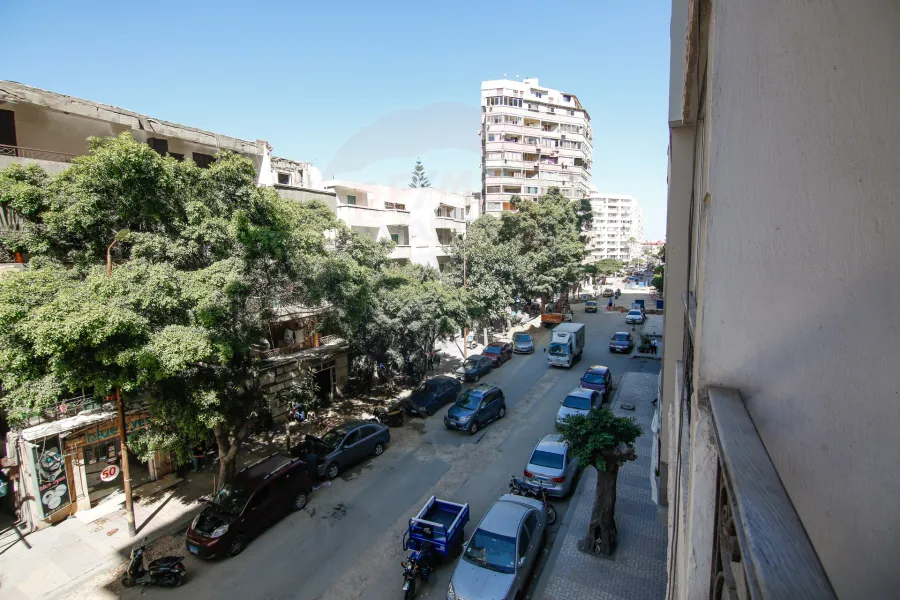 شقة للبيع 200 م سموحة (ش ادمون فريمون)