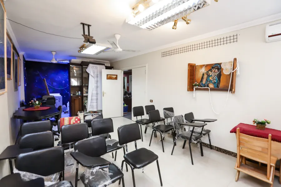 شقة للبيع 135م سموحة ( بجوار مستشفي الاندلسية )