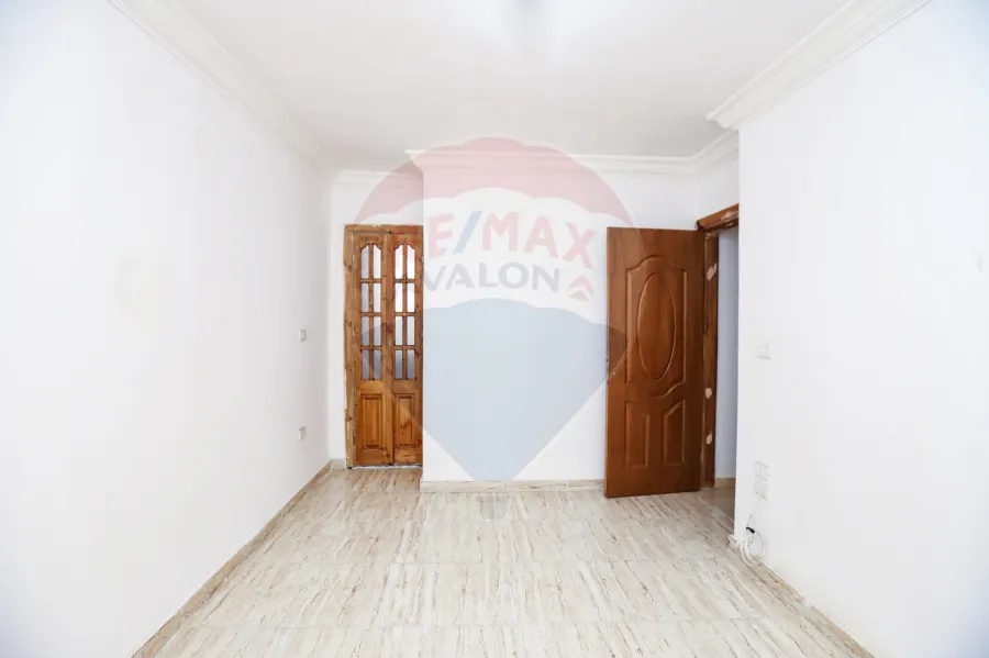 شقه للبيع  135 م  ميامى ( ش اسكند ابراهيم - خطوات من البحر )