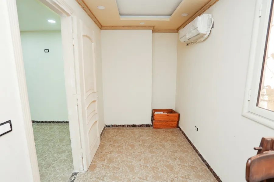 مسطح إداري للإيجار 550م وابور المياه (خطوات من ميدان أحمد الزويل)