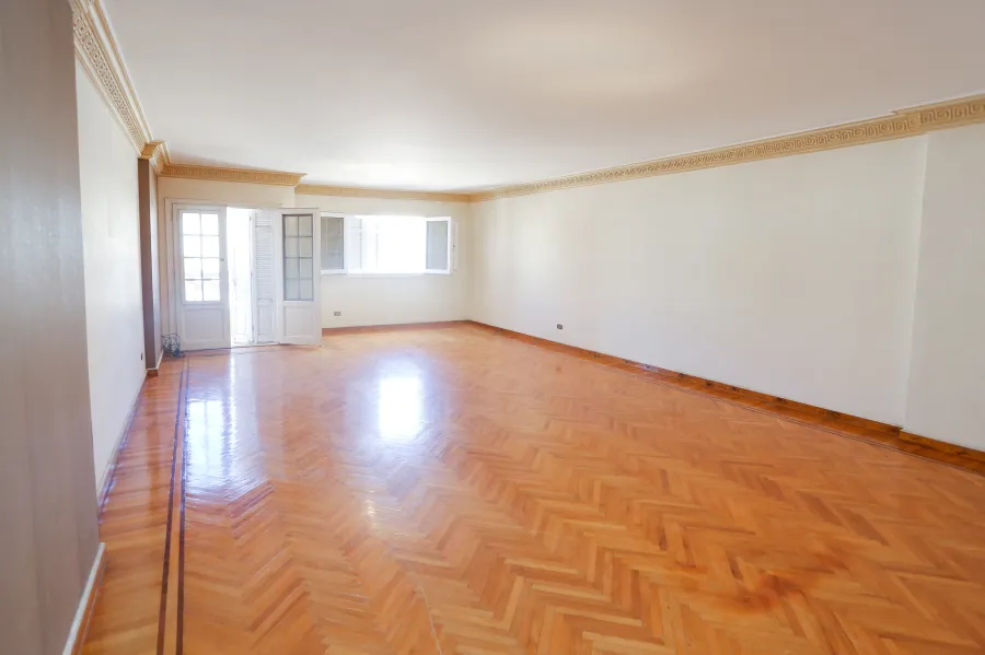 شقة للبيع 235م سموحة (تقاطع ش مصطفي كامل مع ش بهاء الدين الغتورى)