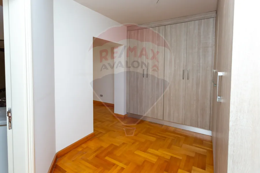 شقة مرخصة للبيع 295 م كفر عبده (متفرع من ش معروف الرصافة)