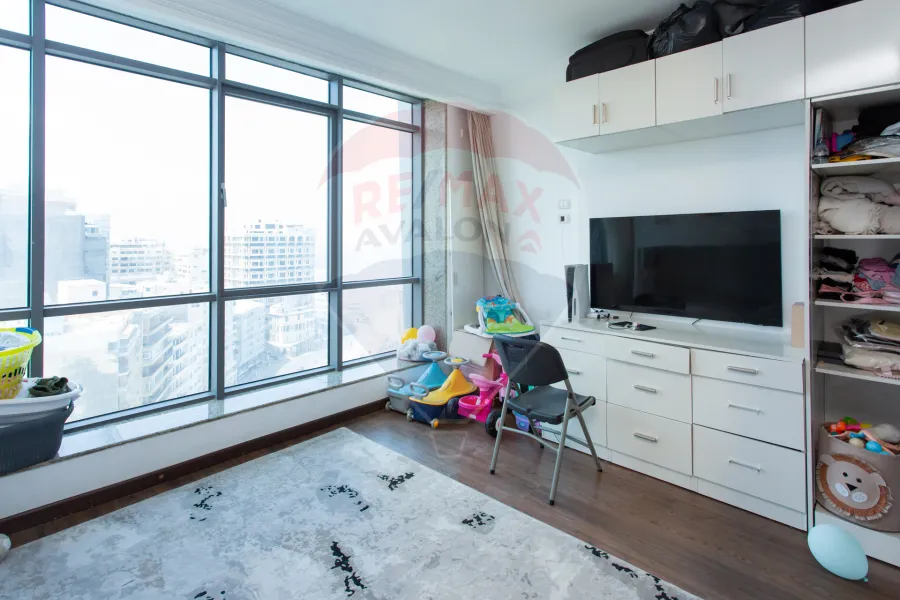 شقة للبيع 235 م ستانلي (علي البحر مباشرة - عمارة براند)