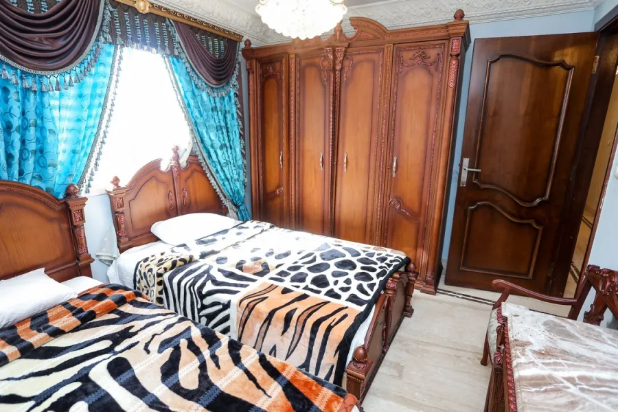 شقة للبيع 260 م سابا باشا (على البحر مباشرة)