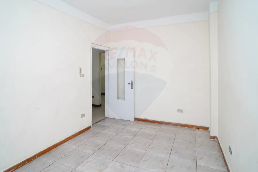 شقة إدارى او سكنى للبيع 75 م صافى الشاطبى (ش هيرودت)