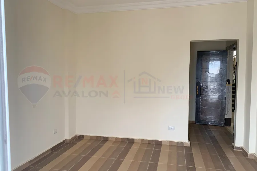 stand Alo1ne for sale 400 m King Mariout (Cordoba St.)